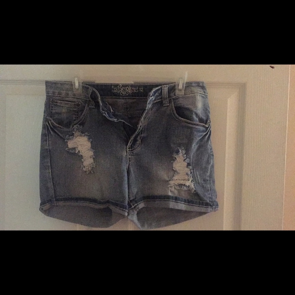 Revolt shorts